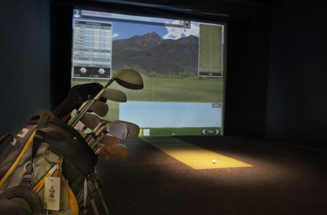 Closest to the pin sponsor Avid Indoor Golf simulator