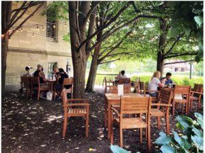 The Brown Hound Downtown Restaurant outdoor seating. Great Brunches in Rochester.